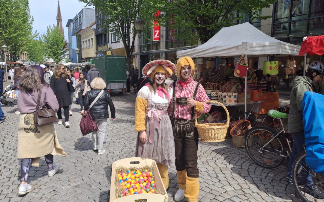 Große Ostereierverteilung in der Offenburger Innenstadt am Karsamstag